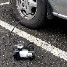 Appareil pour gonfler pneu de voiture 